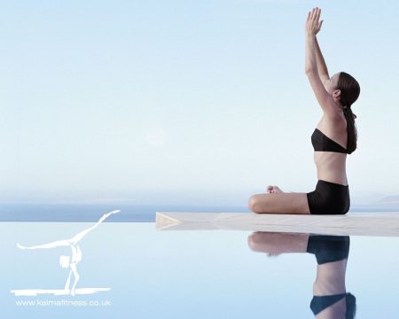 Papel de parede Yoga – Na Praia para download gratuito. Use no computador pc, mac, macbook, celular, smartphone, iPhone, onde quiser!